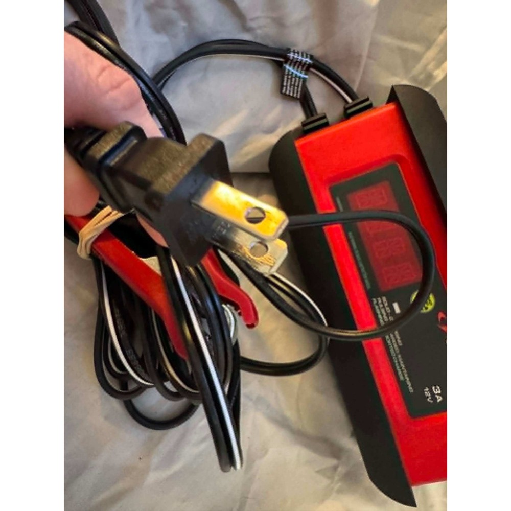 Schumacher SP1297 3A 12V Fully Automatic Battery Charger and Maintainer Red - Picture 4 of 7